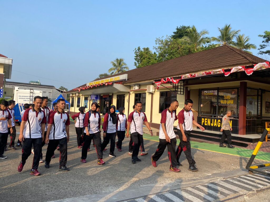 Jaga Kesehatan Personil, Polres Pandeglang Olahraga Jalan Santai 4 WhatsApp Image 2023 08 25 at 08.28.49