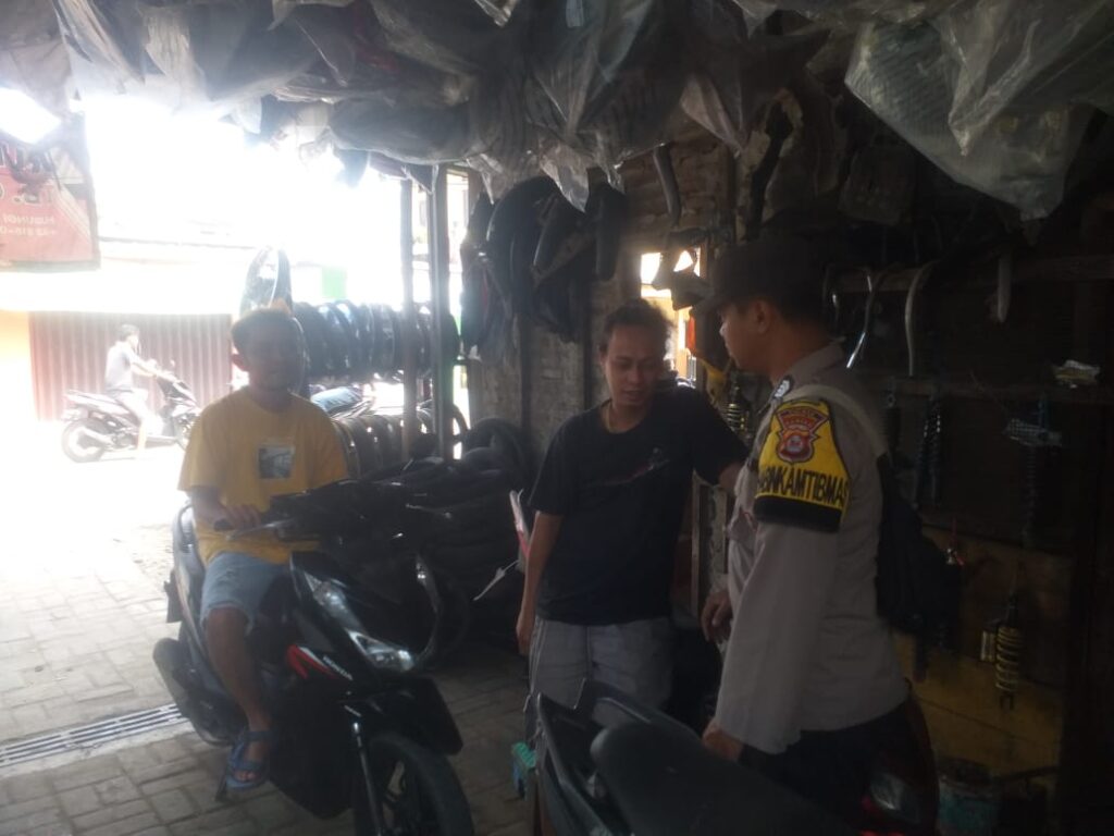 Sambangi bengkel, Bhabinkamtibmas Polsek Menes Sampaikan Pesan Kamtibmas 4 WhatsApp Image 2023 08 26 at 21.12.49