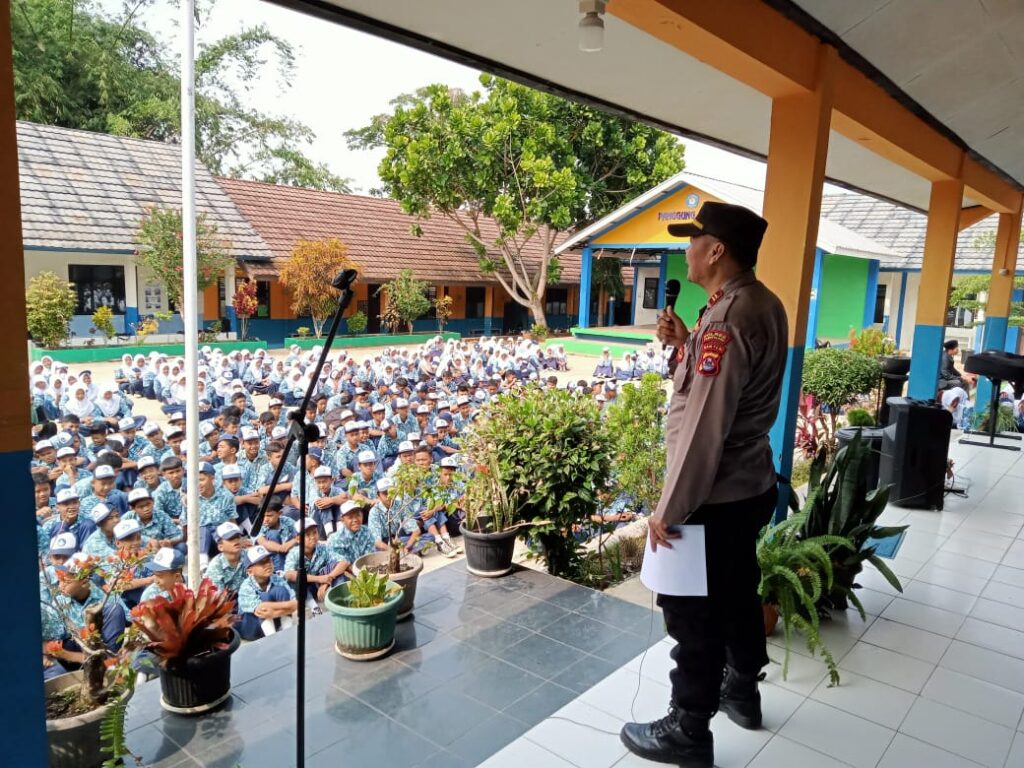Kapolsek Banjar Beri Penyuluhan Anti-Bullying di SMP 1 Kaduhejo 4 WhatsApp Image 2023 10 03 at 08.55.09