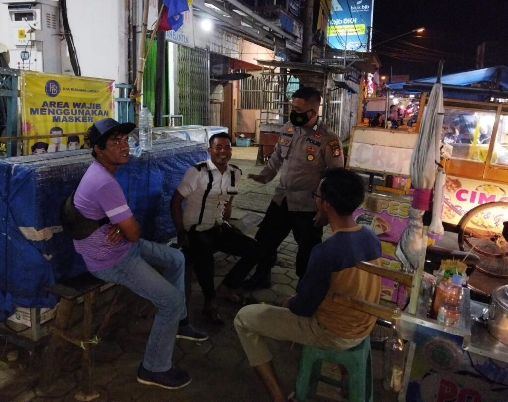 Patroli Malam di Wilayah Hukum Polsek Labuan untuk Menjaga Kamtibmas 8 WhatsApp Image 2023 10 04 at 03.42.44