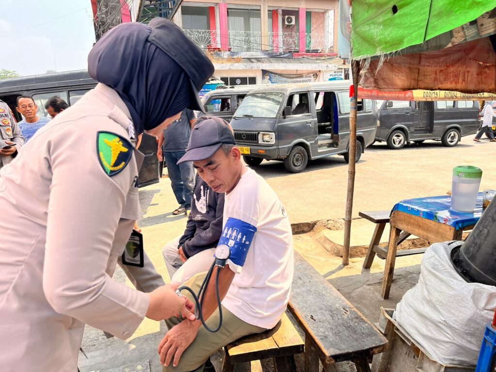 Sidokkes Polres Pandeglang Berikan Pelayanan Kesehatan Gratis Bagi Personil dan Masyarakat 2 WhatsApp Image 2023 10 04 at 11.41.22