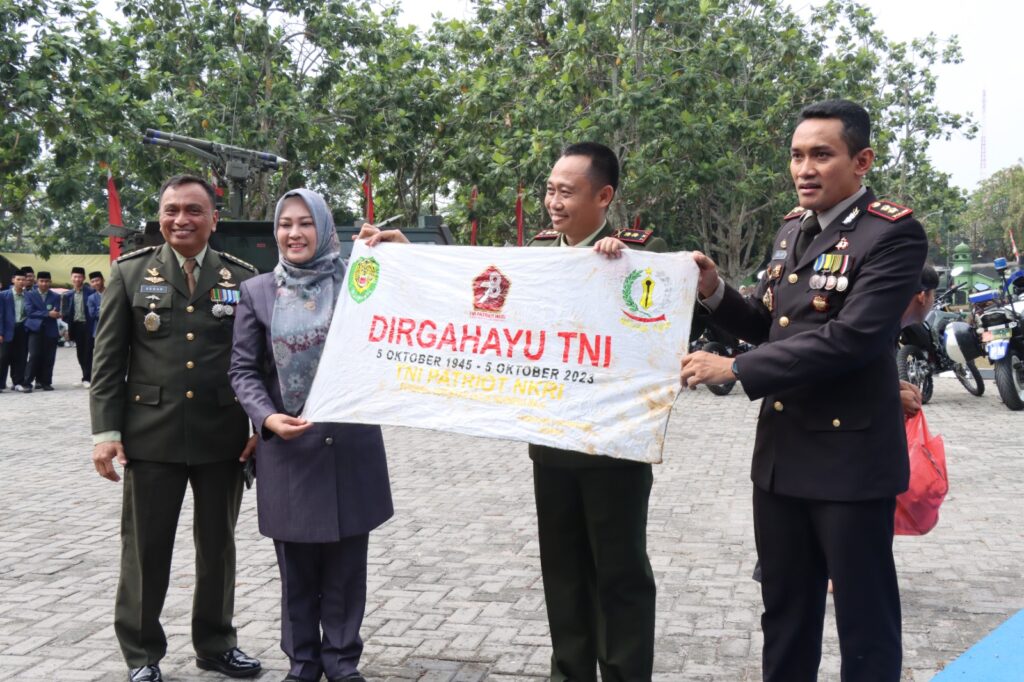 Kapolres Pandeglang Sambut HUT TNI ke-78 dengan Hadiri Upacara di Makodim 0601 Pandeglang 10 WhatsApp Image 2023 10 05 at 11.35.46