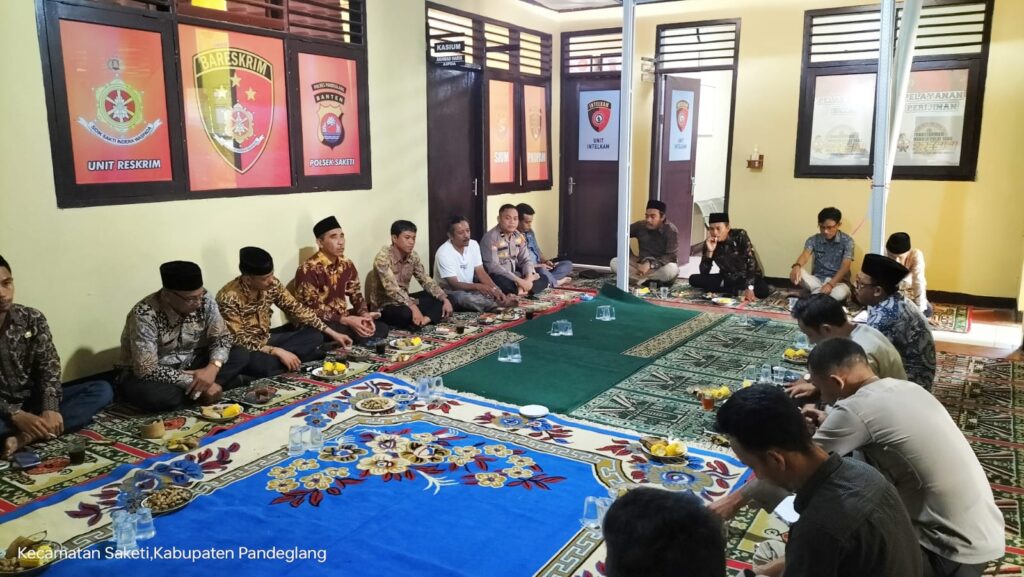 Polsek Saketi Gelar Kegiatan Ngopi Bareng Bersama Kepala Desa 1 WhatsApp Image 2023 10 06 at 09.29.19