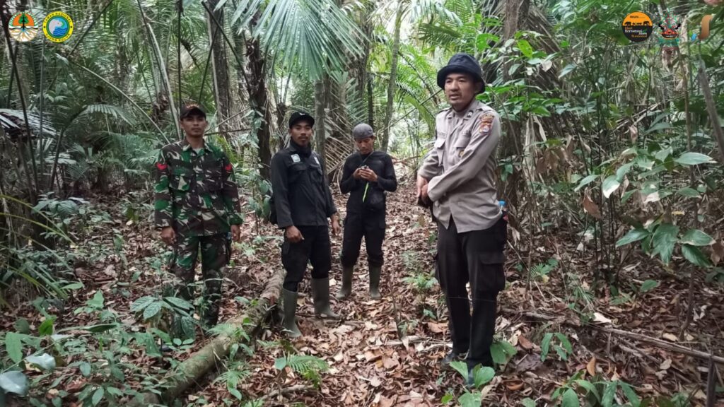 Polsek Sumur Gelar Patroli Perlindungan dan Pengamanan di Kawasan Taman Nasional Ujung Kulon untuk Pelestarian Satwa dan Lingkungan 7 WhatsApp Image 2023 10 13 at 12.51.45