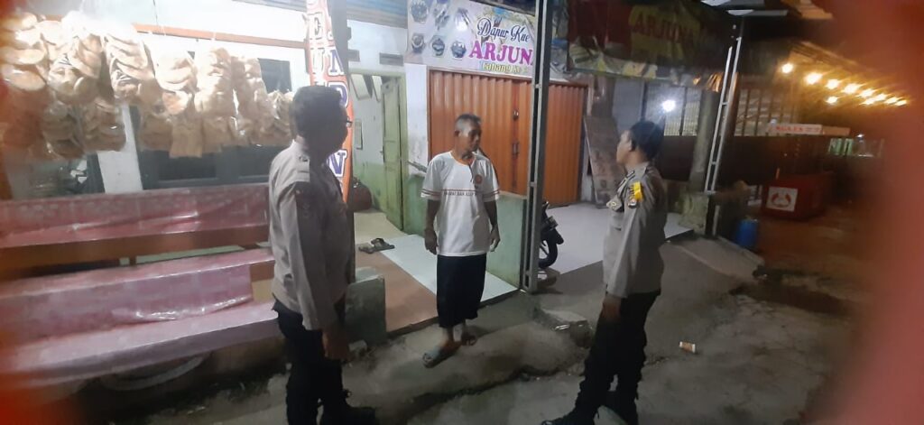 Polsek Cimanuk Gencar Lakukan Patroli Malam untuk Ciptakan Keamanan dan Ketertiban 6 WhatsApp Image 2023 10 13 at 14.18.32