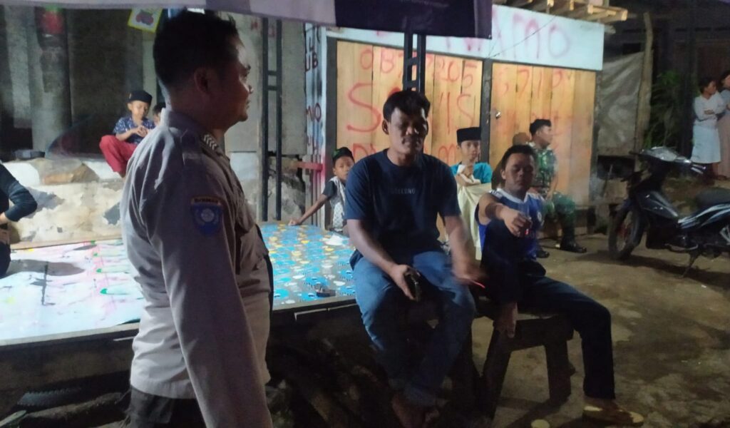 Polsek Bojong Gelar Patroli Malam Demi Keamanan dan Ketertiban Kamtibmas 10 WhatsApp Image 2023 10 14 at 11.40.28
