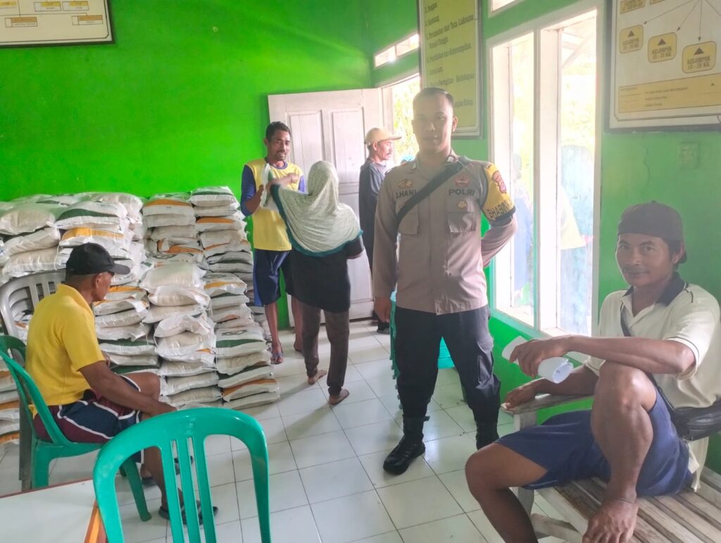 Bhabinkamtibmas Polsek Angsana Menyampaikan Pesan pesan Kamtibmas 2 WhatsApp Image 2023 10 14 at 17.47.22
