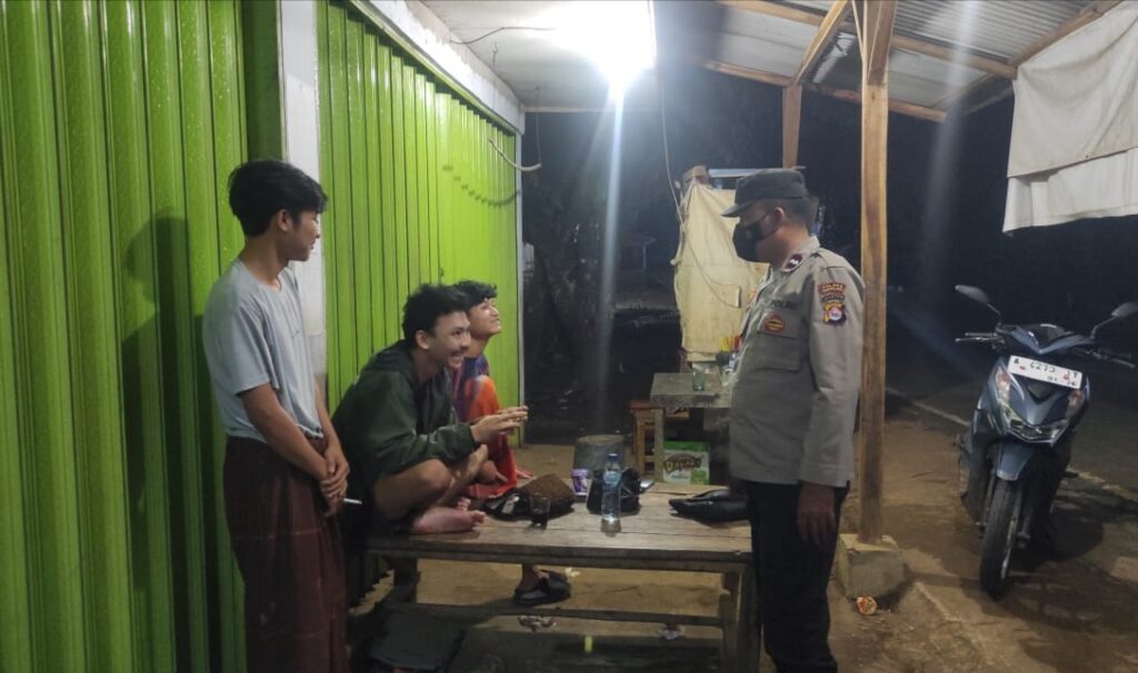 Polsek Bojong Gelar Patroli Malam untuk Mewujudkan Kamtibmas yang Aman dan Nyaman 2 WhatsApp Image 2023 10 15 at 09.16.11