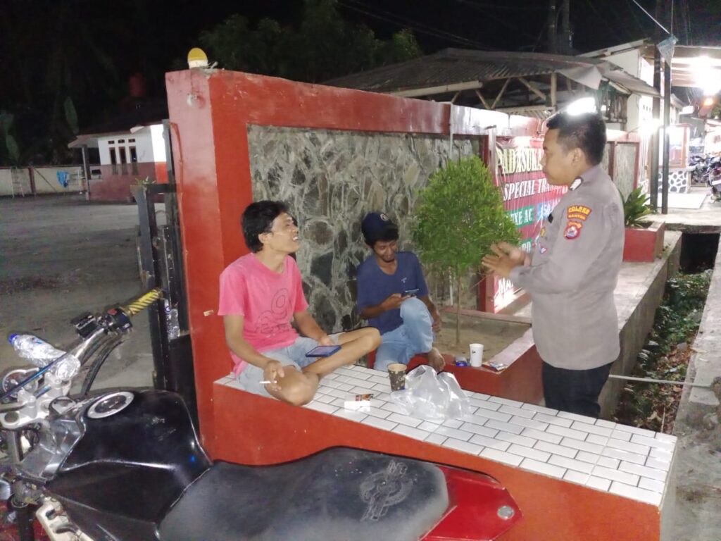 Polsek Carita Menggelar Patroli Malam Ciptakan Kamtibmas yang Aman dan Nyaman 3 WhatsApp Image 2023 10 15 at 09.19.26