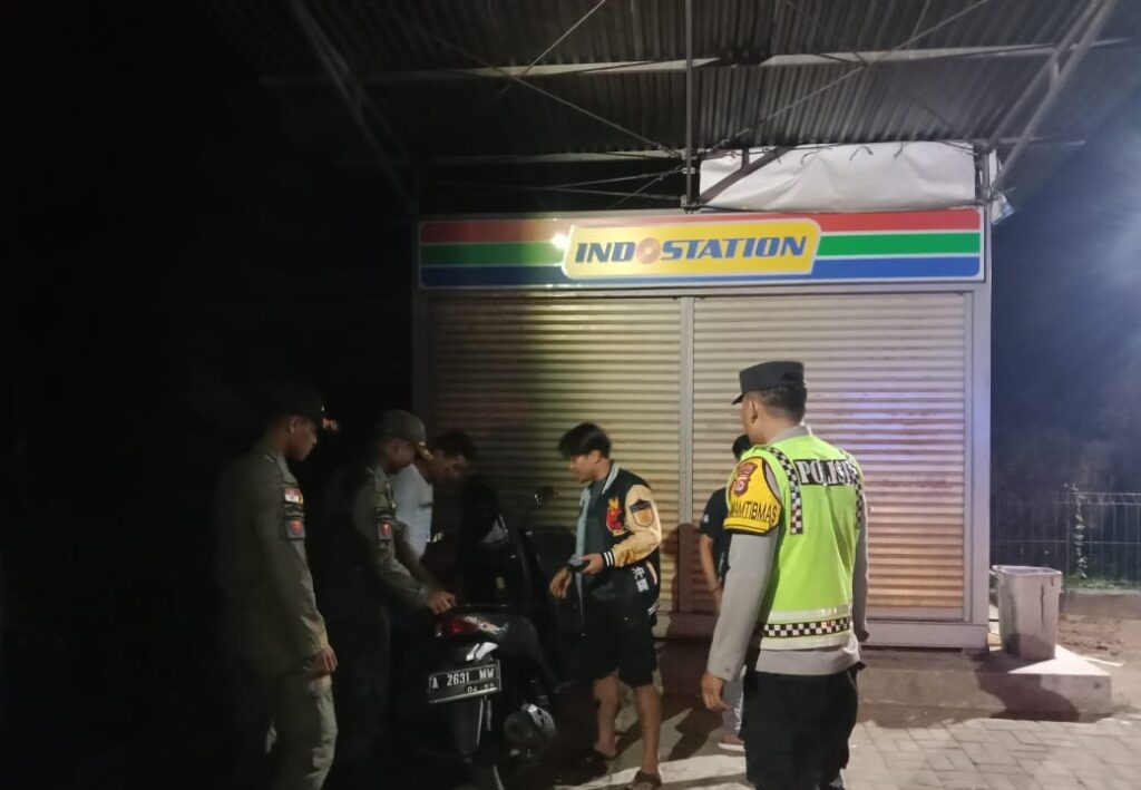 Polsek Cikedal Gelar Patroli Gabungan Malam Minggu Antisipasi Kriminalitas 9 WhatsApp Image 2023 10 15 at 09.44.05