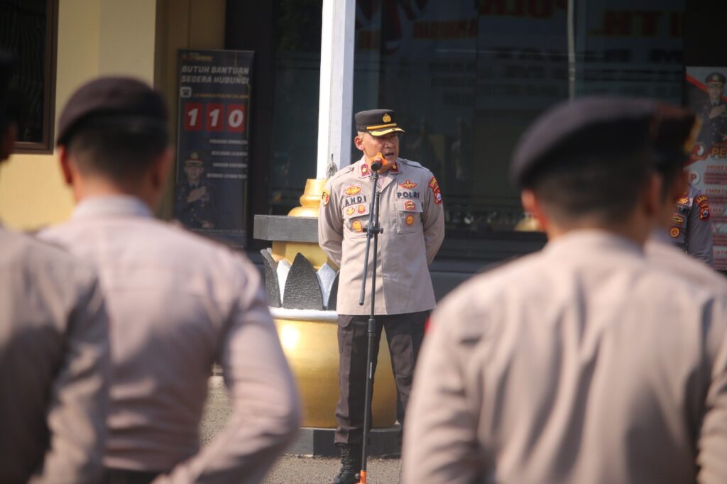 Wakapolres Pandeglang Pimpin Apel Pagi dan Ingatkan Pelayanan Terbaik kepada Masyarakat 5 WhatsApp Image 2023 10 16 at 09.56.28