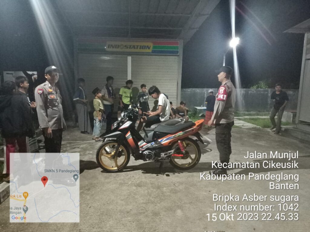 Polsek Cikeusik Gelar Patroli Malam untuk Mewujudkan Kamtibmas yang Aman dan Kondusif 1 WhatsApp Image 2023 10 16 at 11.14.07