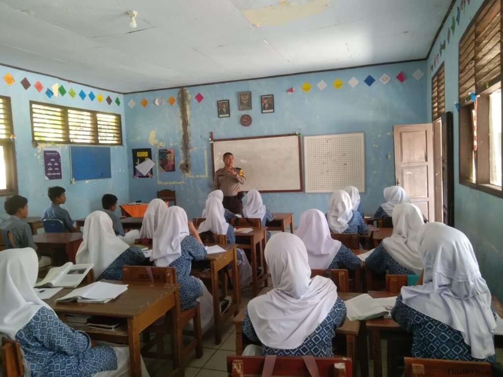 Polsek Cikedal Sosialisasi Pencegahan Perundungan di MTS 5 Pandeglang 3 WhatsApp Image 2023 10 19 at 19.44.45