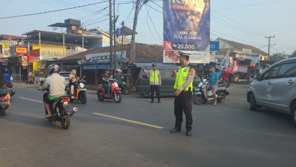 Polsek Menes Polres Pandeglang Berikan Pelayanan Gatur Lalulintas 8 WhatsApp Image 2023 10 22 at 11.25.34