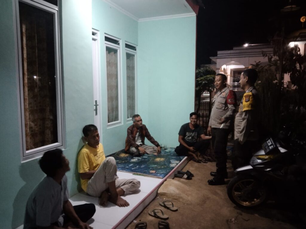 Polsek Menes Polres Pandeglang Gelar Patroli Malam untuk Pencegahan Kriminalitas 7 WhatsApp Image 2023 10 22 at 11.27.27