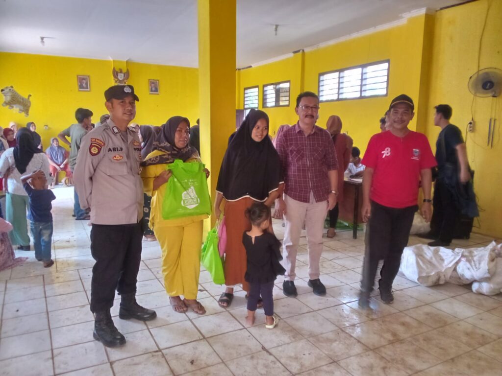 Polsek Bojong Kawal Penyaluran Bantuan Sosial untuk Penanganan Stunting di Kecamatan Bojong 5 WhatsApp Image 2023 10 22 at 11.31.29