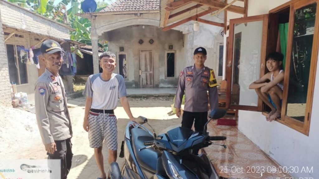 Polsek Cikeusik Terus Meningkatkan Patroli dan Sambang Warga 1 WhatsApp Image 2023 10 22 at 11.40.21