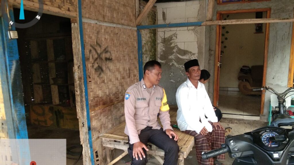 Bhabinkamtibmas Polsek Cikeusik Gelar Sambang Door to Door untuk Meningkatkan Keamanan dan Ketertiban Masyarakat 10 WhatsApp Image 2023 10 22 at 11.42.27