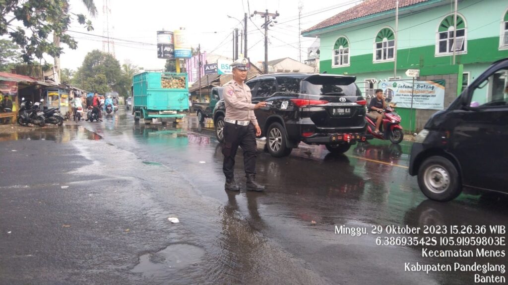 Unit Lantas Polsek Menes Gelar Kegiatan Strong Point untuk Keamanan Lalu Lintas 7 WhatsApp Image 2023 10 29 at 17.19.41