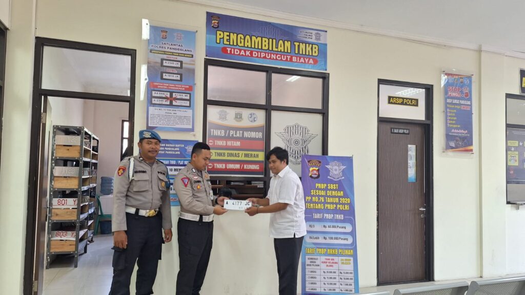 Sipropam Polres Pandeglang Lakukan Pengamanan Kantor Samsat 8 WhatsApp Image 2023 10 30 at 10.09.32