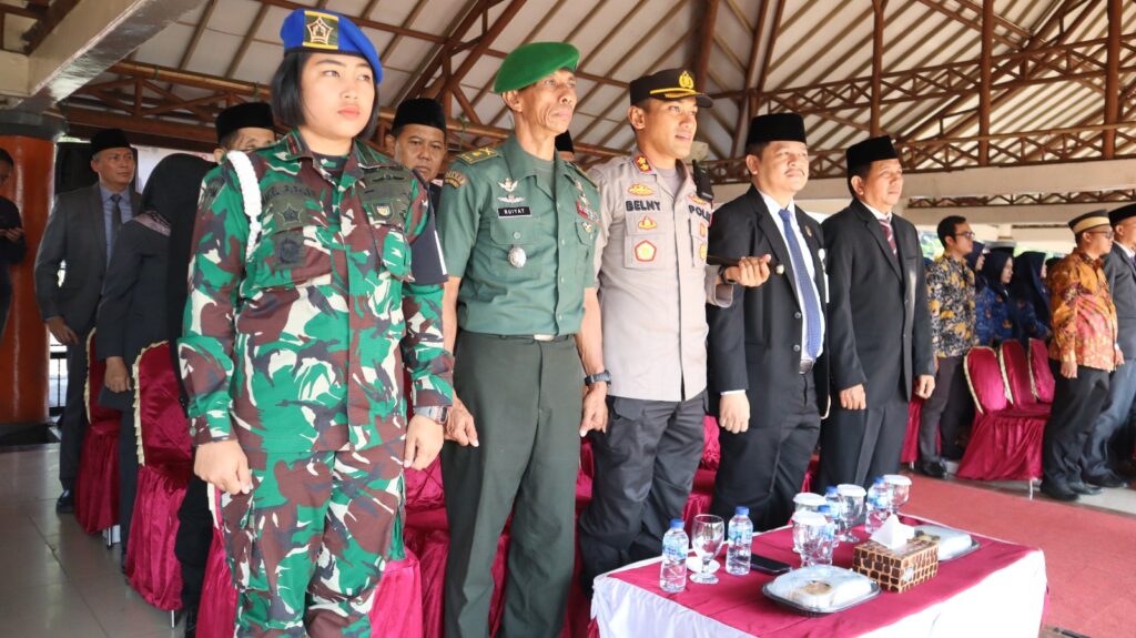 Kapolres Pandeglang Hadiri Peringatan Hari Sumpah Pemuda ke-95 9 WhatsApp Image 2023 10 30 at 10.10.13