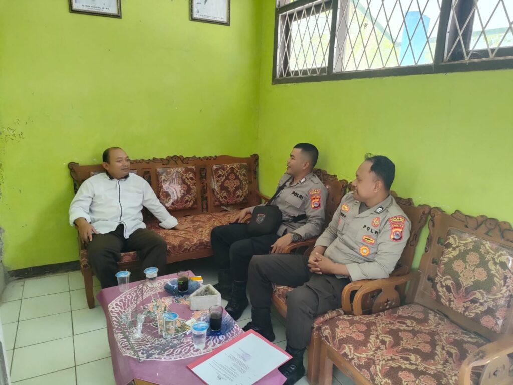 Polsek Pulosari Sambang KRYD dalam Upaya Cegah Gangguan Kamtibmas 2 WhatsApp Image 2023 10 30 at 19.28.31