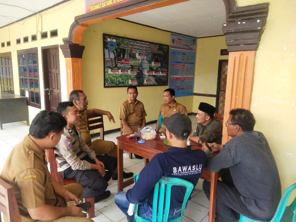 Bhabinkamtibmas Polsek Panimbang Terus Ajak Warga Ciptakan Keamanan dan Ketertiban 4 WhatsApp Image 2023 10 30 at 20.09.13