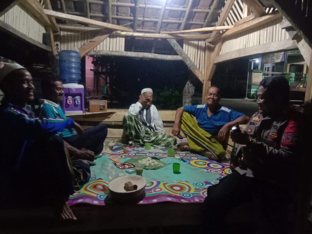 Cegah Gangguan Kamtibmas Anggota Piket Polsek Angsana Rutin Laksanakan Patroli Malam 6 WhatsApp Image 2023 10 30 at 20.12.52