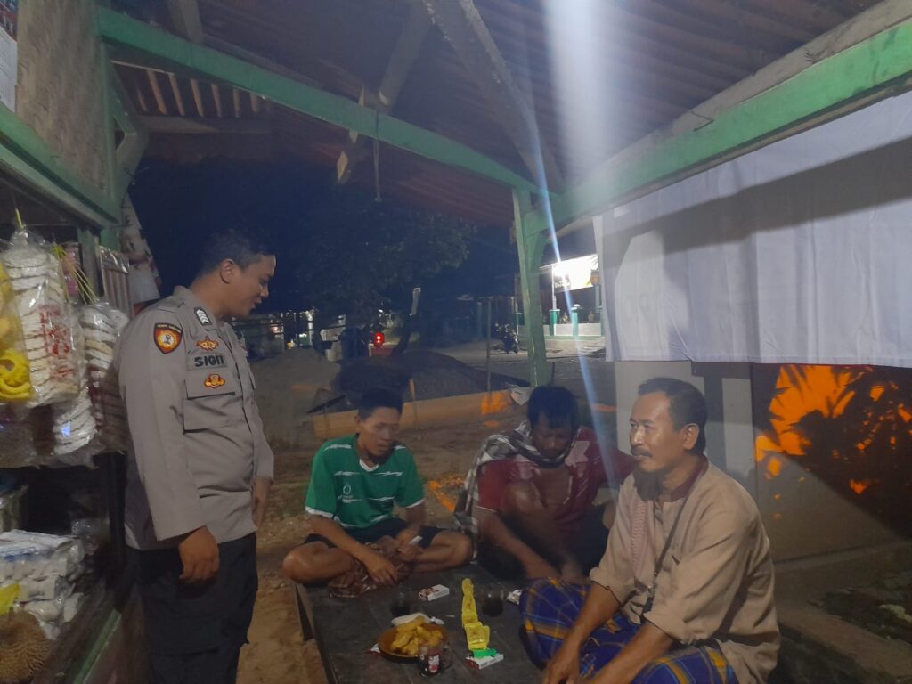 Polsek Bojong Lanjutkan Patroli Malam dalam Upaya Ciptakan Kamtibmas yang Aman 5 WhatsApp Image 2023 11 04 at 18.38.40