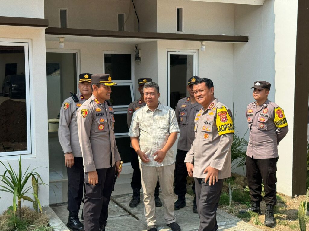 Kapolda Banten Tinjau Bangunan Polsek Baru dan Rumah Dinas Polsek Cikeusik Bersama Kapolres Pandeglang 2 WhatsApp Image 2023 11 07 at 11.16.26