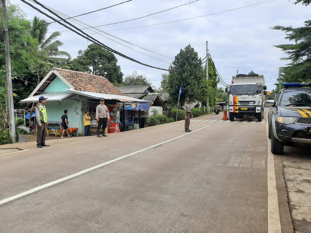 Polsek Bojong Gelar Giat Gatur Lalulintas untuk Keamanan dan Kelancaran Arus Lalu Lintas 5 WhatsApp Image 2023 11 07 at 18.36.37