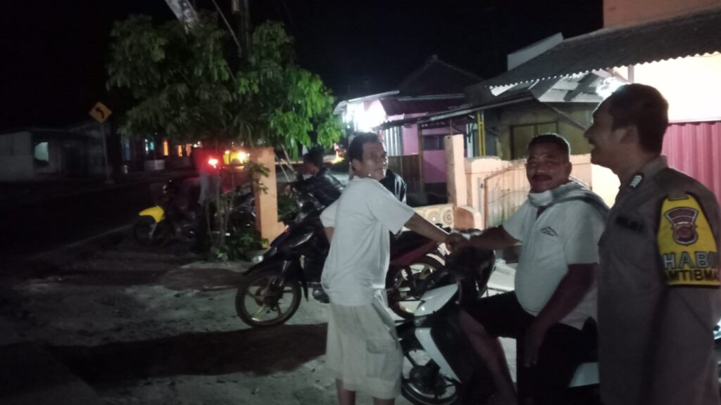Polsek Cikedal Lakukan Patroli Rutin Malam Minggu untuk Antisipasi Kejahatan 8 WhatsApp Image 2023 11 12 at 04.49.57