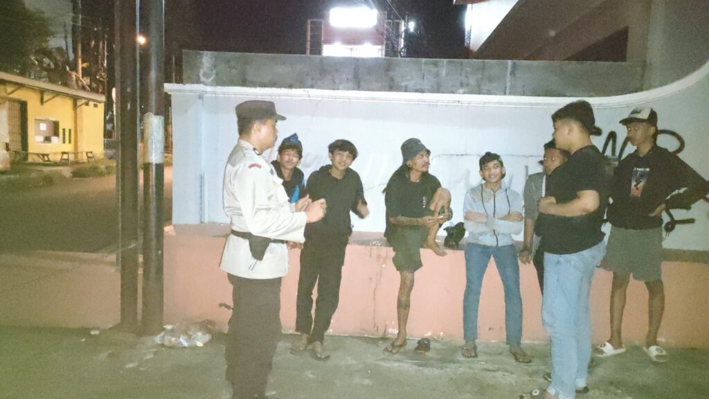 Polsek Pandeglang Gencar Lakukan Patroli dan Himbauan untuk Ciptakan Kamtibmas yang Aman 7 WhatsApp Image 2023 11 12 at 05.57.13