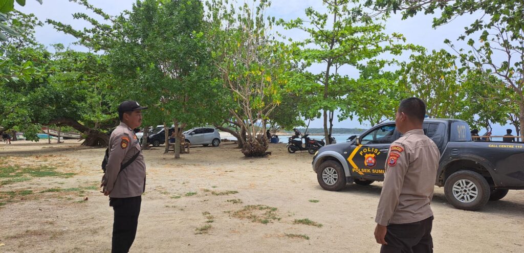 Polsek Sumur Ingatkan Pengunjung Wisata agar Selalu Berhati-hati dan Jaga Keamanan 6 WhatsApp Image 2023 11 12 at 20.04.45