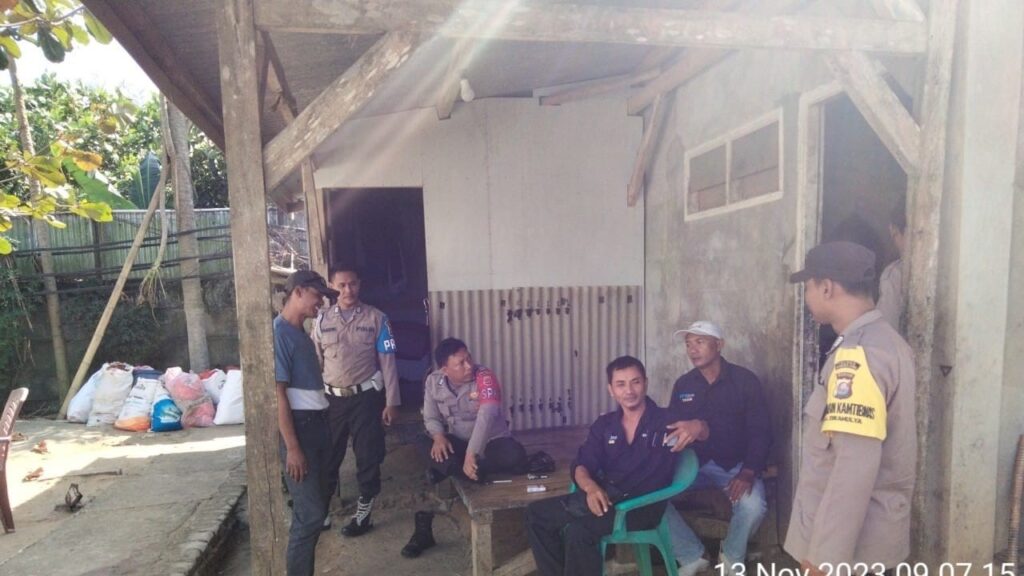 Polsek Cikeusik Terus Gencar Lakukan Patroli Siang Hari untuk Ciptakan Kamtibmas yang Aman dan Nyaman 3 WhatsApp Image 2023 11 13 at 09.16.44