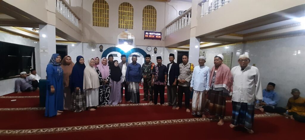 Bhabinkamtibmas Polsek Pandeglang Kawal Musyawarah Pemilihan Ketua RW 10 WhatsApp Image 2023 11 13 at 10.31.07