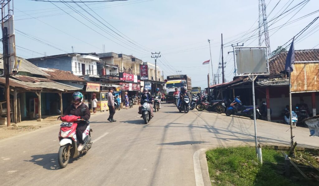 Polsek Bojong Berhasil Menjaga Kamtibcarlantas di Persimpangan Jasugih 2 WhatsApp Image 2023 11 13 at 10.35.55