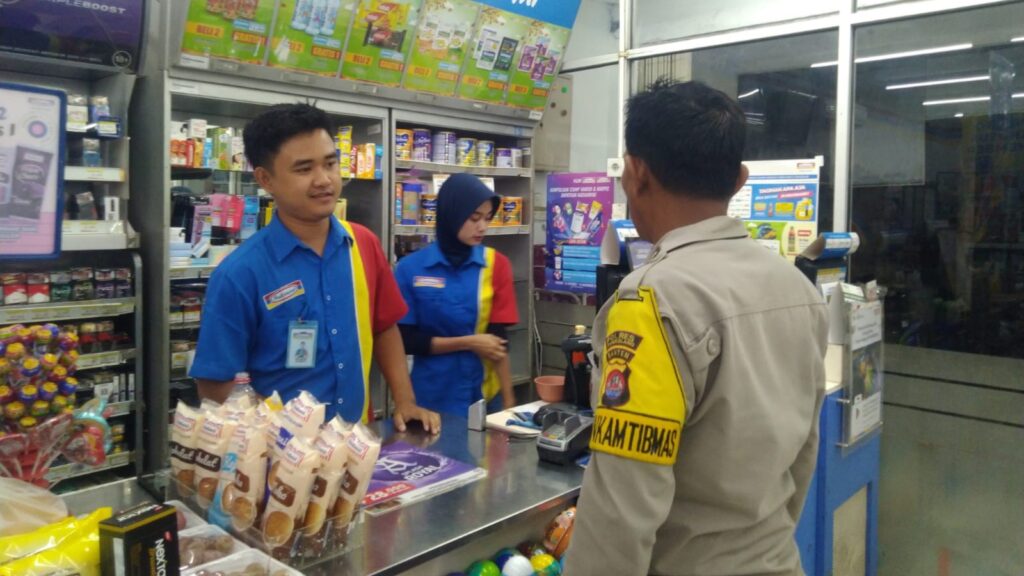 Patroli Antisipasi Gangguan Kamtibmas oleh Anggota Polsek Carita Polres Pandeglang 6 WhatsApp Image 2023 11 14 at 06.04.28