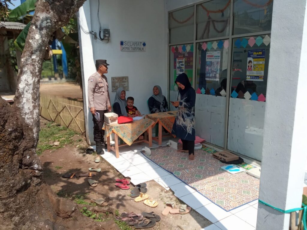 Datangi Posyandu, Polsek Cikedal Ciptakan Keamanan 5 WhatsApp Image 2023 11 16 at 10.23.05