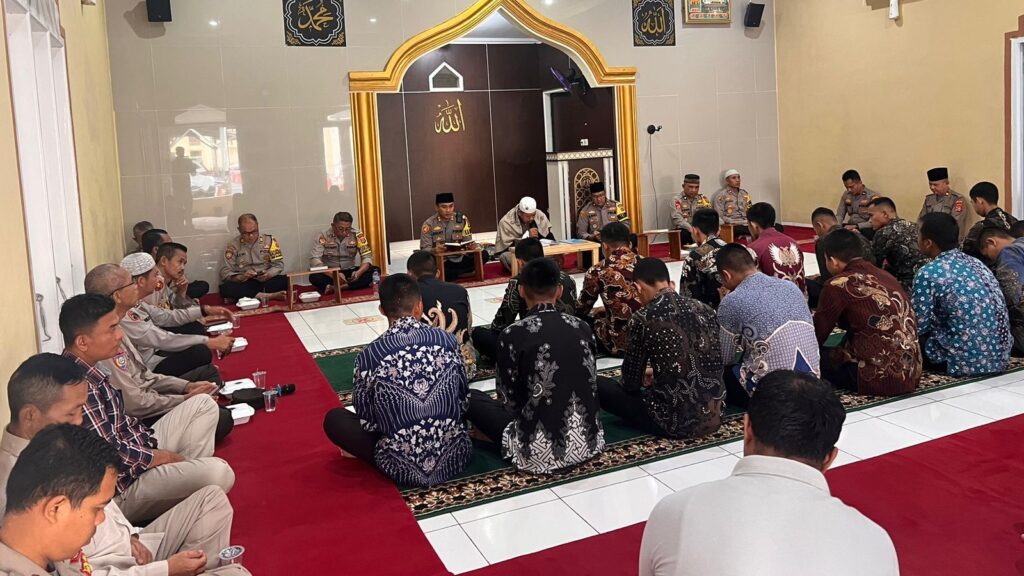 Polres Pandeglang Gelar Pengajian Rutin untuk Meningkatkan Iman dan Taqwa Personel 10 WhatsApp Image 2023 11 30 at 09.07.27