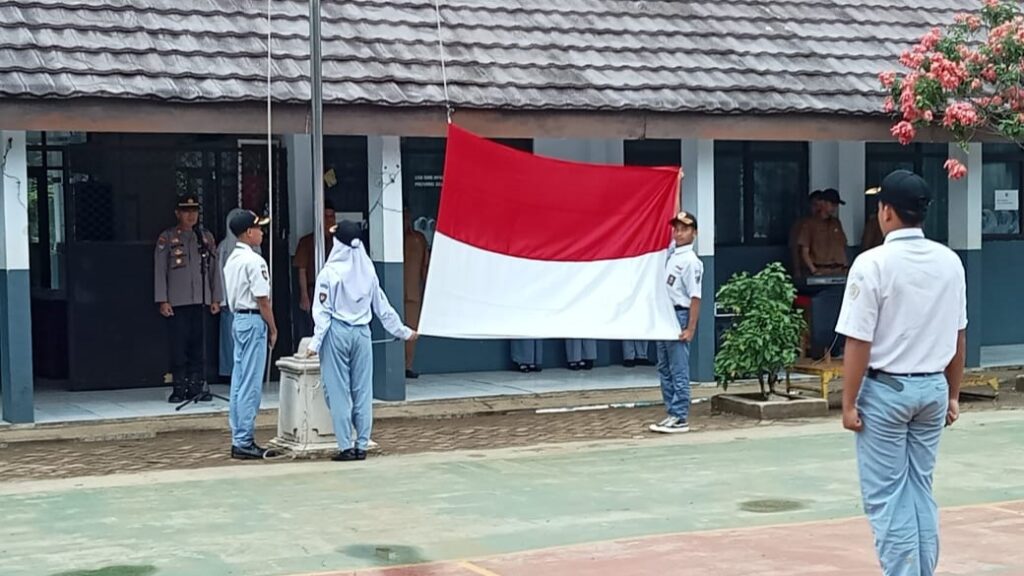 Satuan Binmas Polres Pandeglang Gencar Lakukan Kegiatan Pembinaan dan Penyuluhan di SMKN 11 Pandeglang 2 WhatsApp Image 2023 12 04 at 09.14.06