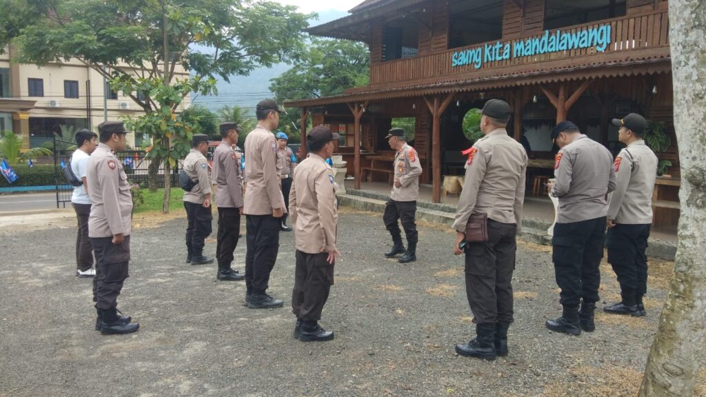 Wujudkan Situasi Damai, Personel Polres Pandeglang Amankan Kampanye Terbuka 3 WhatsApp Image 2023 12 08 at 13.50.57