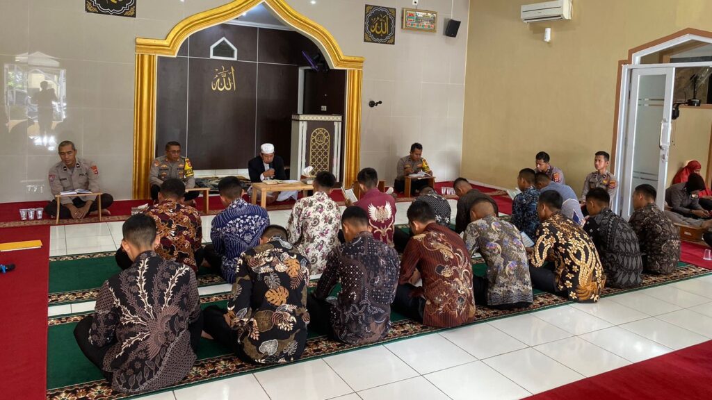 Polres Pandeglang Gelar Doa untuk Mewujudkan Pemilu Aman dan Kondusif 3 WhatsApp Image 2023 12 14 at 08.44.40