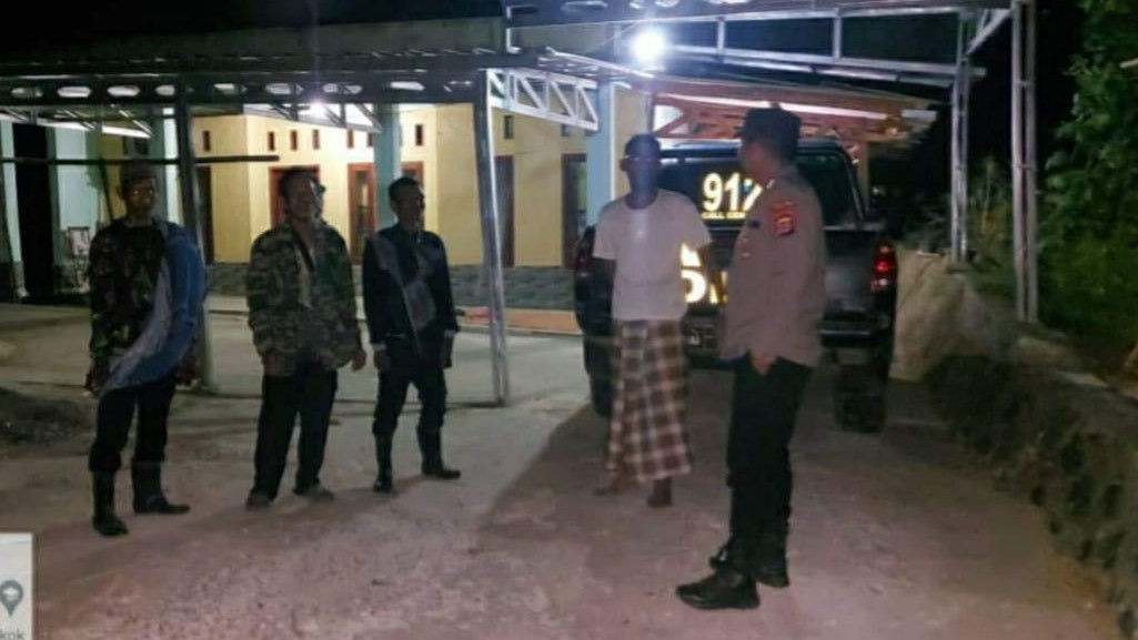 Polsek Bojong Gelar Patroli Malam untuk Ciptakan Kamtibmas Aman dan Kondusif 8 WhatsApp Image 2023 12 23 at 08.50.27
