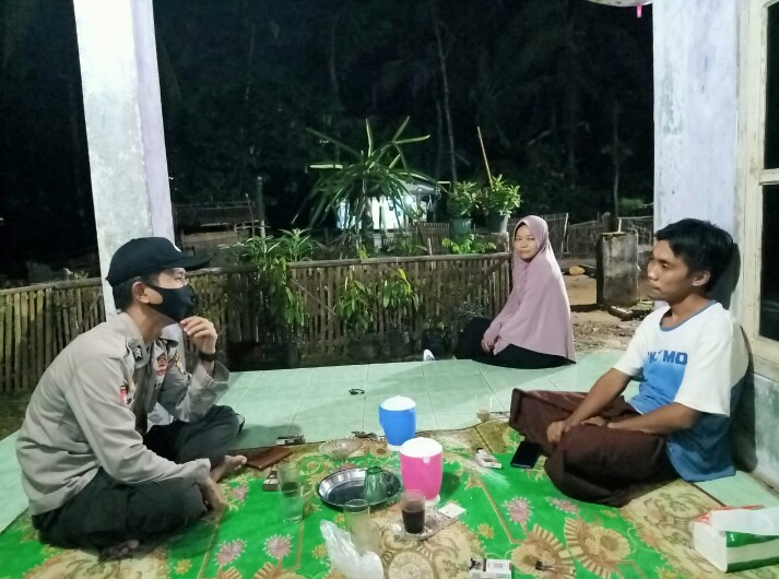 Personil Polsek Mandalawangi Sambangi Rumah Warga yang Pulang dari Mudik Lebaran 2 IMG 20240415 WA0023