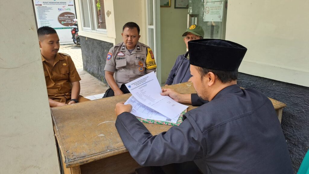 Bhabinkamtibmas Polsek Cadasari Terus Berupaya Dekat dengan Warga Desa Binaan 6 WhatsApp Image 2024 04 02 at 2.58.39 AM