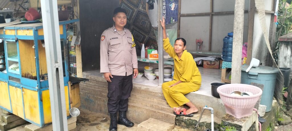 Bhabinkamtibmas Polsek Cadasari Aktif Sambangi Warga Desa Sukajaya 7 WhatsApp Image 2024 04 02 at 3.05.51 AM