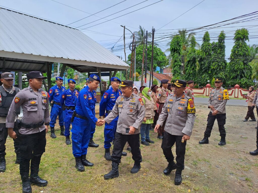 Kapolres Pandeglang Menyertai Brigjen Pol Uden Kusuma dalam Pengamanan Operasi Ketupat Maung 2024 di Wilayah Hukum Polres Pangdeglang 10 WhatsApp Image 2024 04 06 at 13.03.53