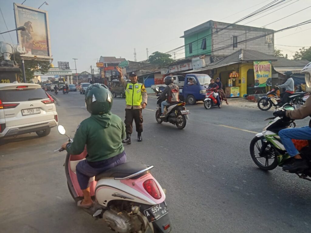 Polsek Cadasari Laksanakan Peningkatan Pengaturan Lalu Lintas Menjelang Hari Raya Idul Fitri 1 WhatsApp Image 2024 04 08 at 12.38.30