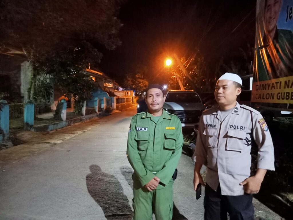 Polsek Cadasari: Berpatroli Dialogis Bersama Linmas Desa Binaan di Momen Mudik Lebaran 8 WhatsApp Image 2024 04 08 at 21.40.32